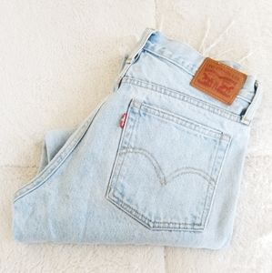 Levi's Raw Hem High Waisted Boyfriend Jean